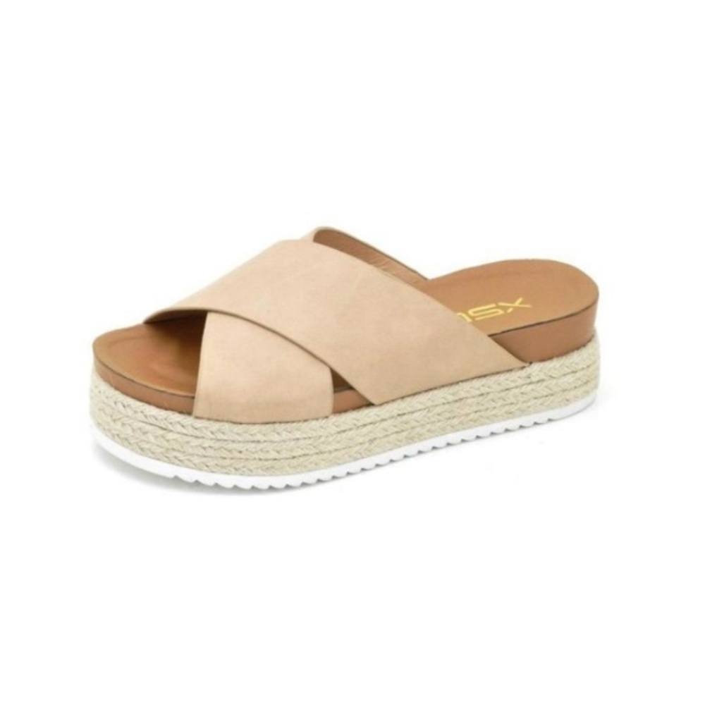 NWOT Platform sandals